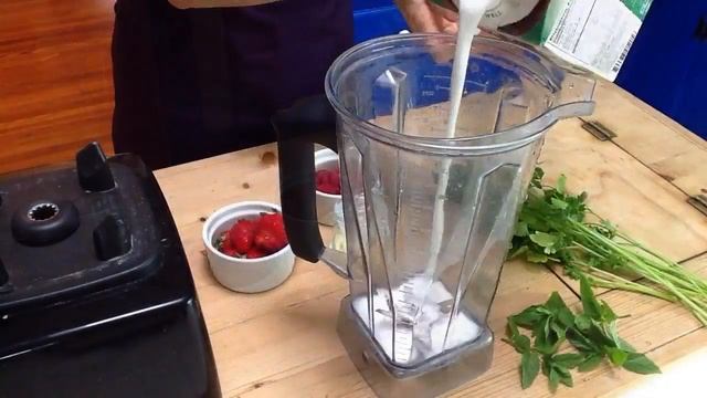 Berry-Mint Smoothie смотреть онлайн