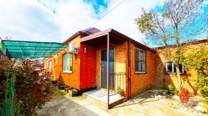 Уютный кирпичный дом с мебелью и техникой, с ухоженным садом в предгорье Кавказа