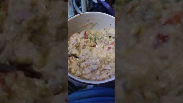 From honey bear with love,Ital sausage,egg,onion, green pepper, tomato,cheese skillet (mozz,ched) 😋 смотреть онлайн