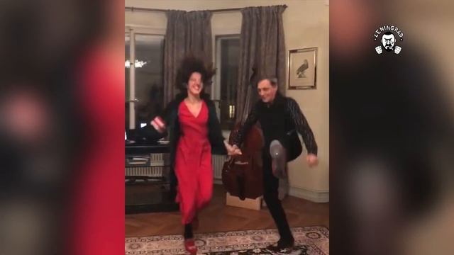 Сергей Шнуров отмечает Новый год с Матильдой и Невзоровым (архив) часть1 смотреть онлайн