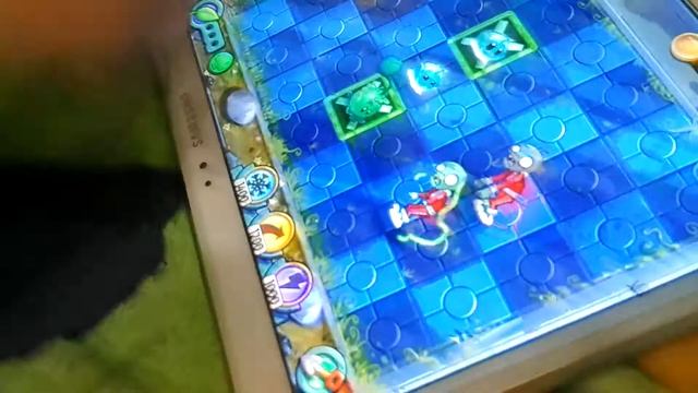 Макс и Бакс играют в зомби-2 смотреть онлайн