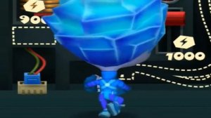 нолик танцует под музыку