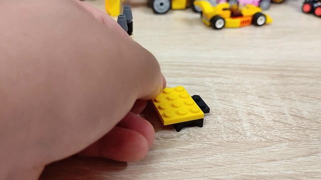 Собираем бескапотный мини-тягач из деталей LEGO смотреть онлайн