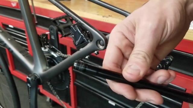 How to adapt a Thru Axle for a trainer. Thru Axle adapter install and setup смотреть онлайн