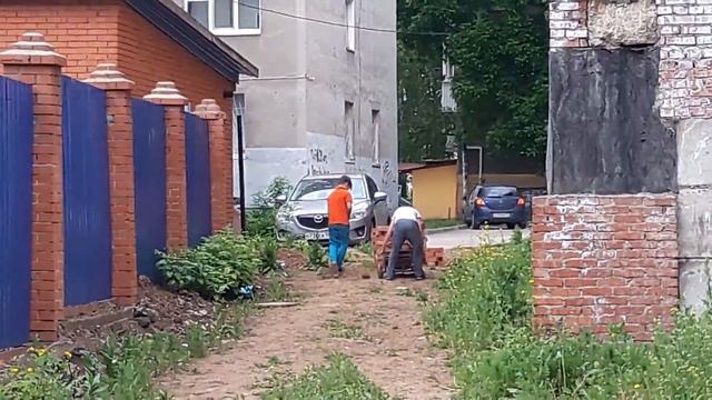 Уфимские дети растаскивают долгострой по кирпичикам смотреть онлайн