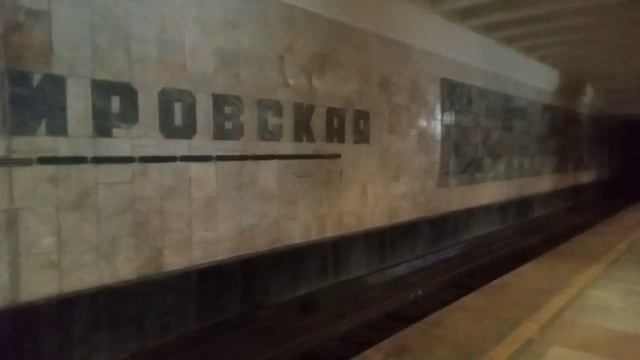 Нижегородское метро. "Шестёрка" и обкаточный "Номерной" 2-2-2. Станция "Кировская". смотреть онлайн