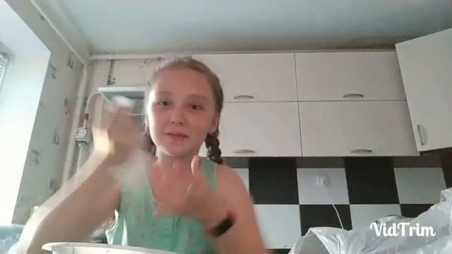 Делаю слайм из соды вместе с Дианой смотреть онлайн