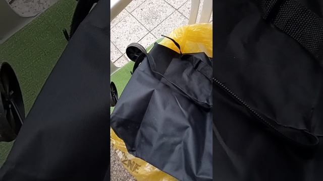 Непрактичная, токсичная сумка в продаже на сайте Allegro в Польше смотреть онлайн