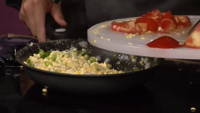 Cooking w/ Chuckie: Cajun Corn and Bacon Maque Choux смотреть онлайн