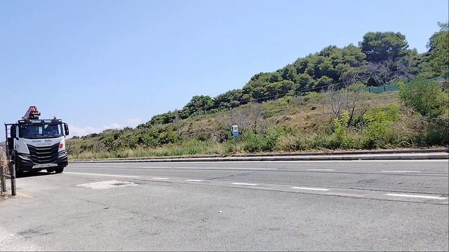 Come altre volte, aspettavano me x fare inversione sulla statale, davanti al cancello di casa mia. смотреть онлайн