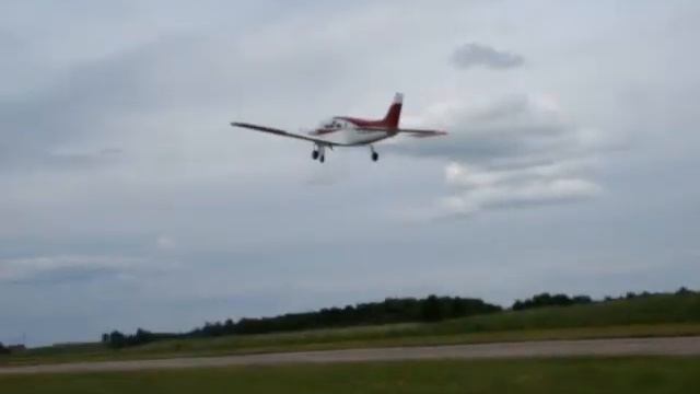 Piper PA-28 Diesel.MPG смотреть онлайн