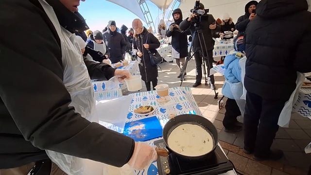 Владивосток. Праздичная програма. 270 кг корюшки на открытом огне. Кулинарные мастер классы. Концер смотреть онлайн