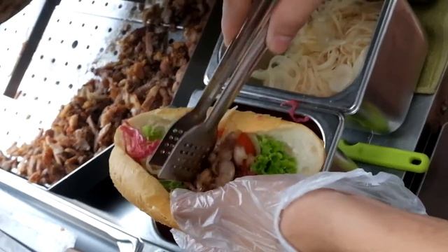 BÁNH MÌ KEBAB TRỨ DANH Ở VIỆN GOETHE смотреть онлайн