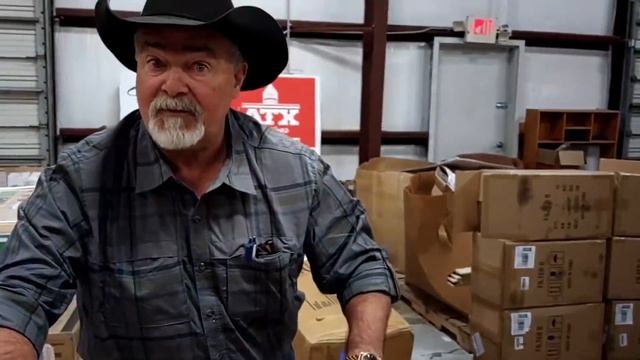 Our First Pallet Unboxing! Large box off of liquidation truck! смотреть онлайн