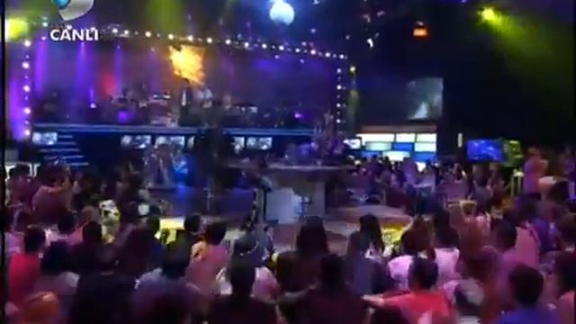 CAN BONOMO - Bana Bir Saz Verin (Disco Kralı - Canlı) смотреть онлайн