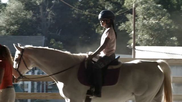 Timae & Onjellena Sheard - Horse riding lessons | Blackmagic Cinema Camera 2.5K смотреть онлайн
