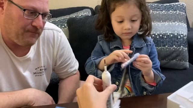 Unboxing Oral B electric toothbrush for kids смотреть онлайн