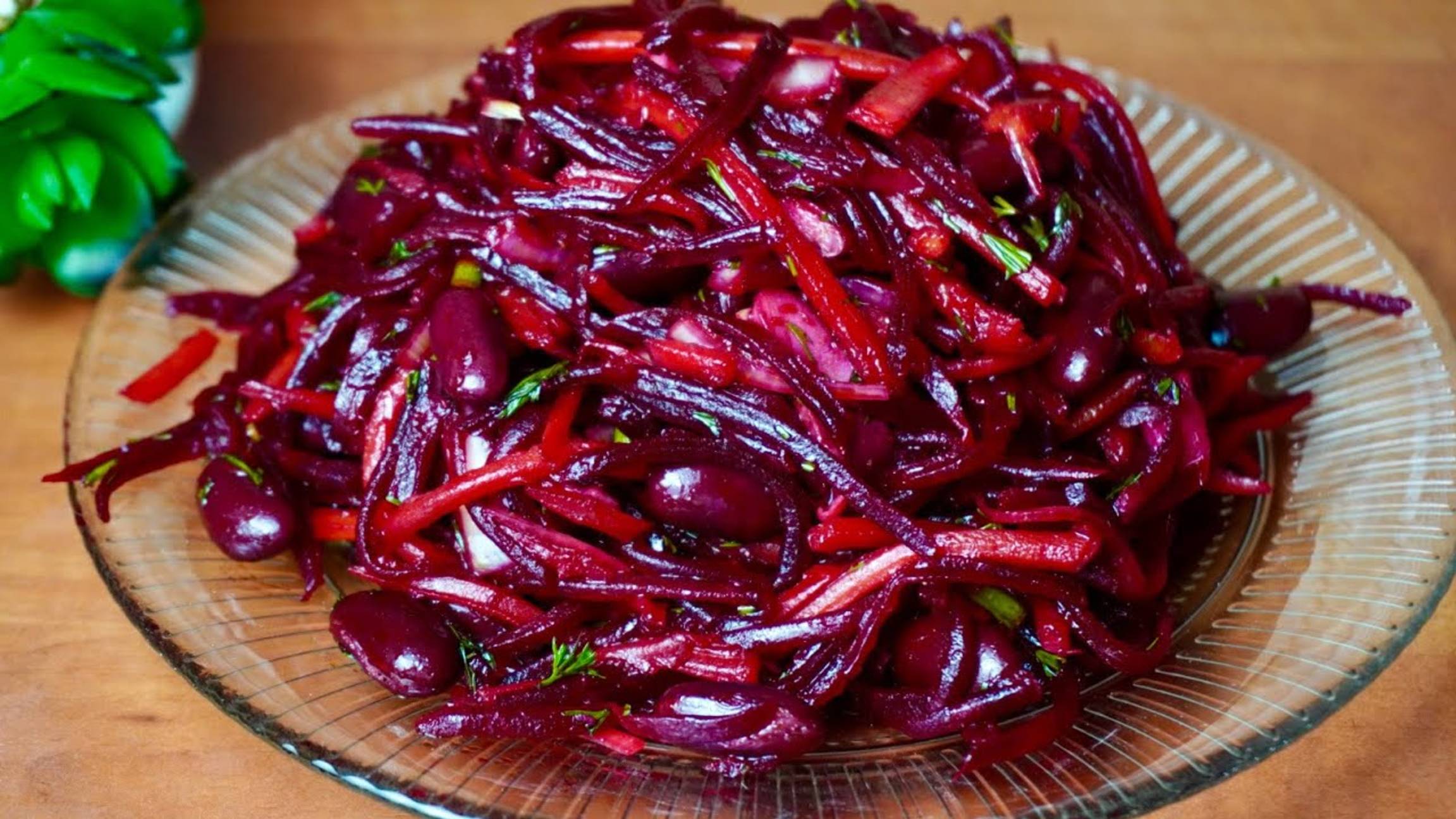 Съедят за минуту! Новый салат из Свеклы на каждый и на праздник! Беру банку ФАСОЛИ, Свеклу…! смотреть онлайн