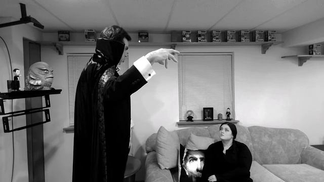 Dracula Hypnotizes The Maid смотреть онлайн