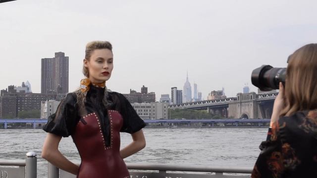 Pam Weinstock London - Behind the Scenes (Editorial Shoot - Iconic New York City Locations 🗽) смотреть онлайн