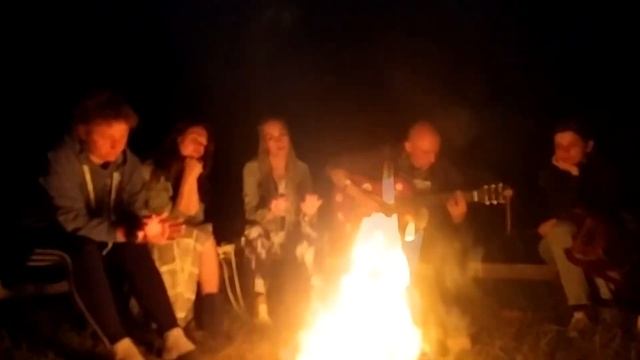 Артем Анисимов у костра на фестивале Планета Любви - 2023 смотреть онлайн