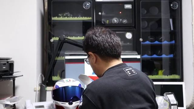 《AGV K 6 & AX 9 visor 購入と交換作業》イリジウムブルー＆イリジウムシルバー смотреть онлайн