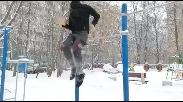 День ОТДЫХА пошёл не ПЛАНУ!!!Попытки некоторых ЭЛЕМЕНТОВ на турнике!!!