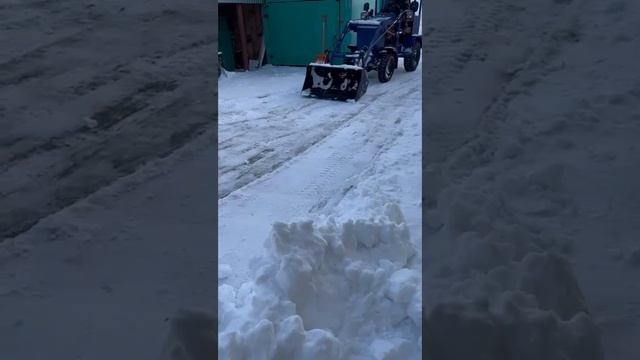 Минитрактор 4х4 с Кун чистка снега с ковшом ( Самодельный Т - 25 с Кун) смотреть онлайн