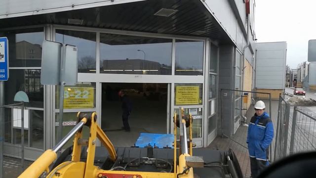Komatsu Wb93, и прораб доволен!