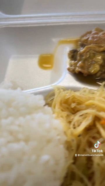 Lunch pork mongo beans soup pancetta and rice! How’s your lunch today? смотреть онлайн