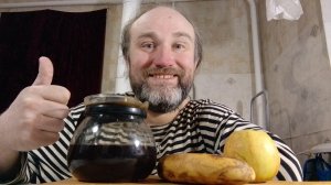 ужин банан и чай. рассказываю о себе. мукбанг. обжор. еда на камеру. диета. пост. шизофрения