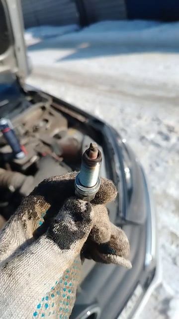 Лада Гранта 90сил. Замена свечей на 76000тысяч