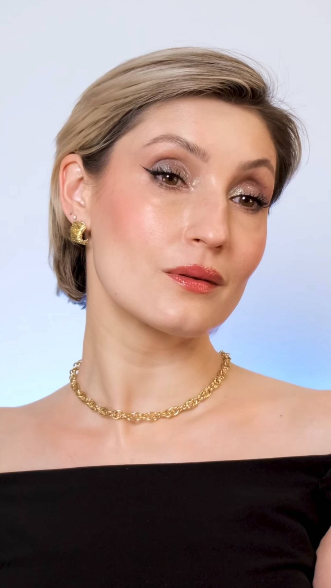 Как подготовить кожу к макияжу? Видео-урок с макияжем уже на канале смотреть онлайн