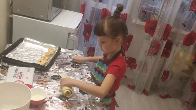 Слоёные рулетики от Карины смотреть онлайн