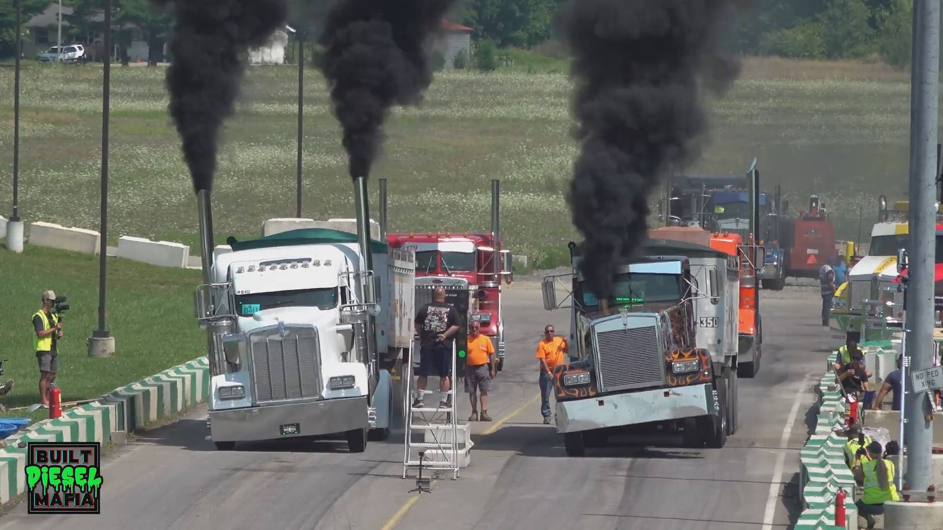 ГОНКИ На ГРУЗОВИКАХ! смотреть онлайн