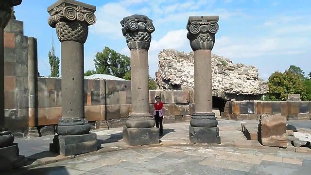 Zvartnots - men singing in the ruins of ancient church смотреть онлайн