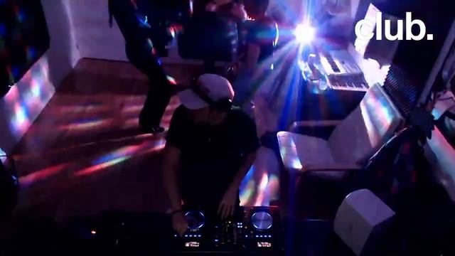 Brut.club : AnyoneID Feat. Rita Klara  En DJ Set (avec Nadsat)