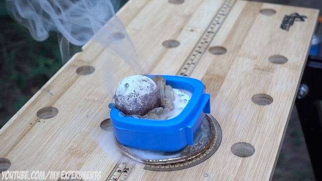 EXPERIMENT: Glowing 1000 Degree METAL BALL VS MENTOS смотреть онлайн