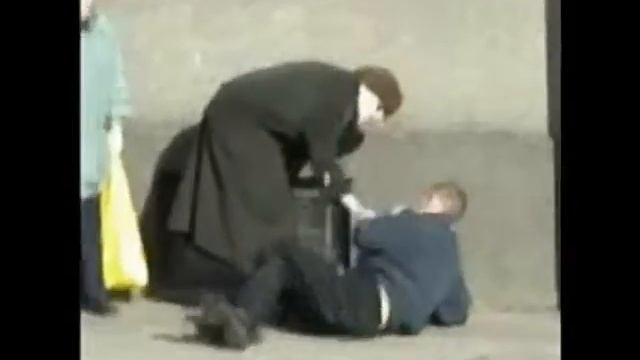 Башкой об знак!!!:))))) смотреть онлайн