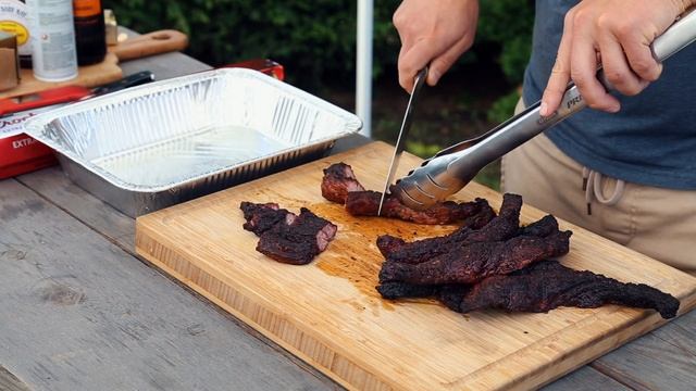 Beef Rib Burnt Ends Recipe - Beef Finger Ribs on the weber Kettle EASY смотреть онлайн