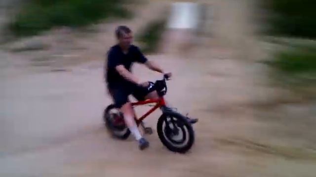 Аццкий BMX'ер X-niko на дёртах в ЛО Королёва )) смотреть онлайн