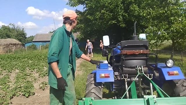 Маленький Шифенг і велика картопля. Тверда земля знову створює проблеми смотреть онлайн