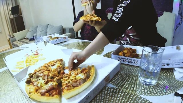 Бүгдийг нь иддэг ээ л гэдэг шд 😂 Өлсөж байвал үзэхийг хориглоно смотреть онлайн