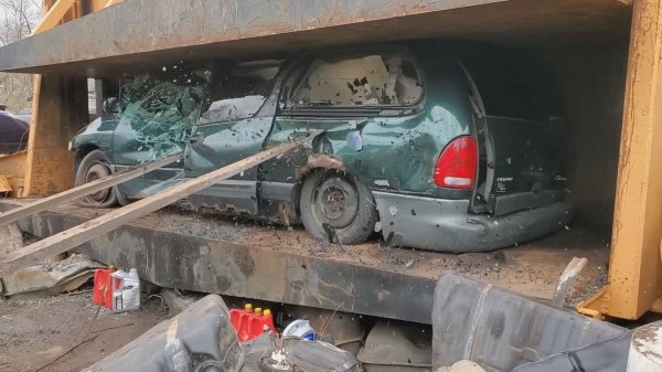 ПРЕСС ДАВИТ МАШИНЫ!