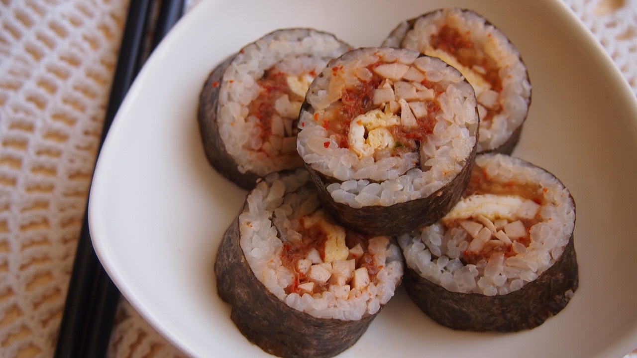 Традиционная корейская кухня: кимчи кимбап (김치김밥) или роллы с кимчи