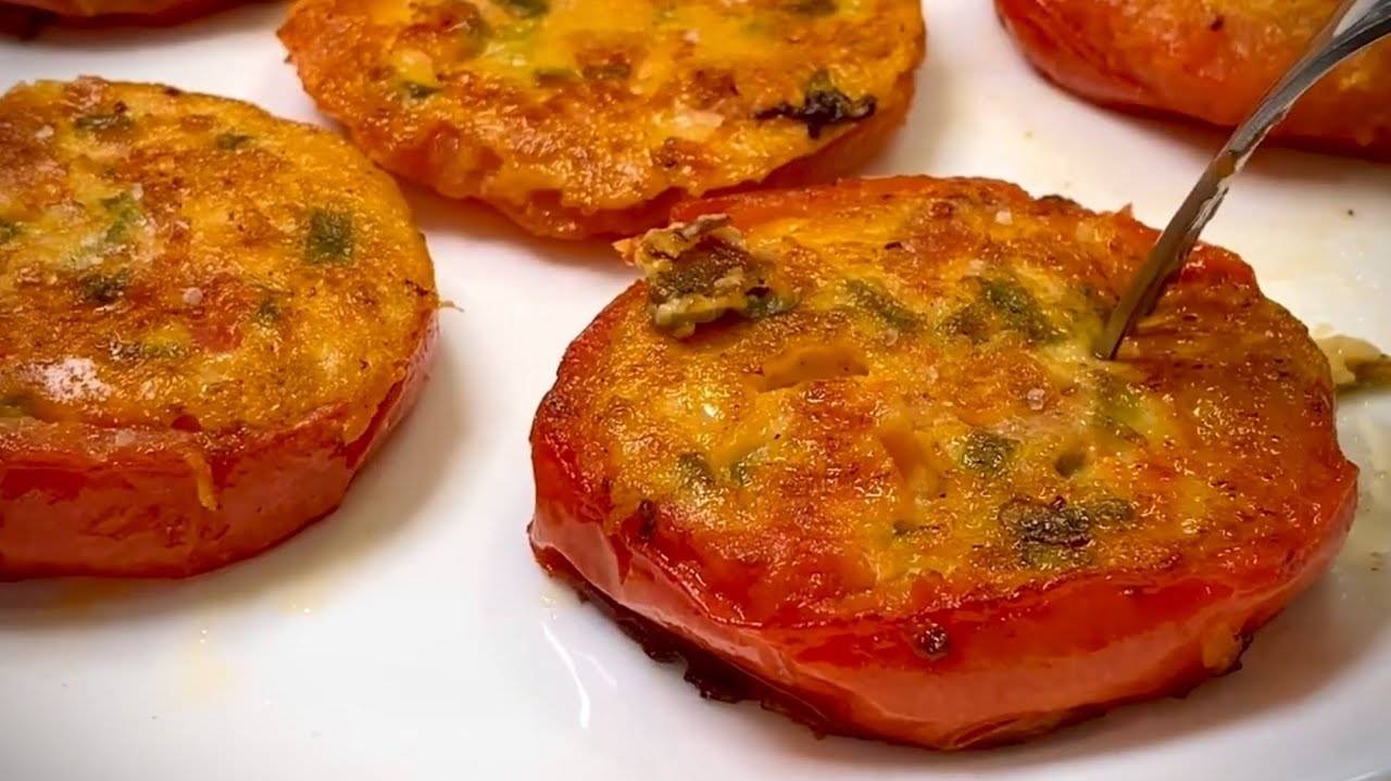 Просто положите яйцо в помидор и вы будете в восторге! Рецепт завтрака из яиц смотреть онлайн