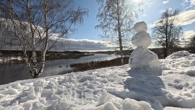 г. Тотьма последний апрельский снеговик.. смотреть онлайн