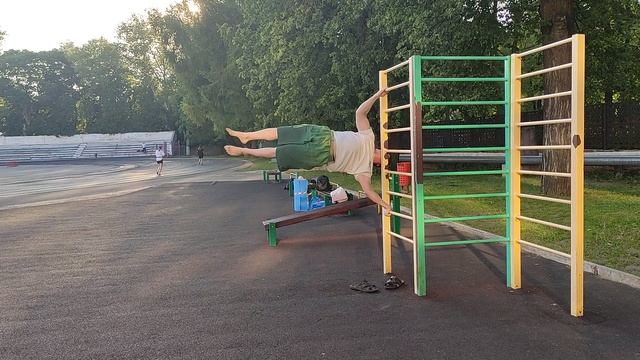 Подтягивания во флажке - 9 повторений, Алексей Шкурлапов (STREET WORKOUT) смотреть онлайн