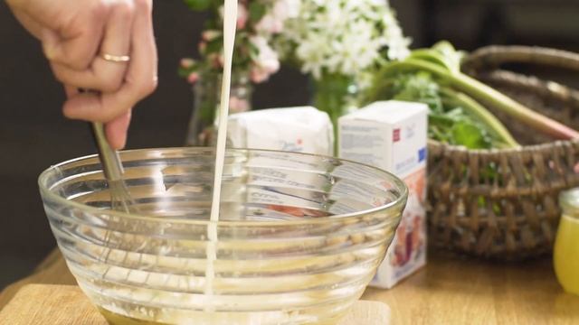 Rabarberu kūka ar gaiļbiksīšu želeju смотреть онлайн