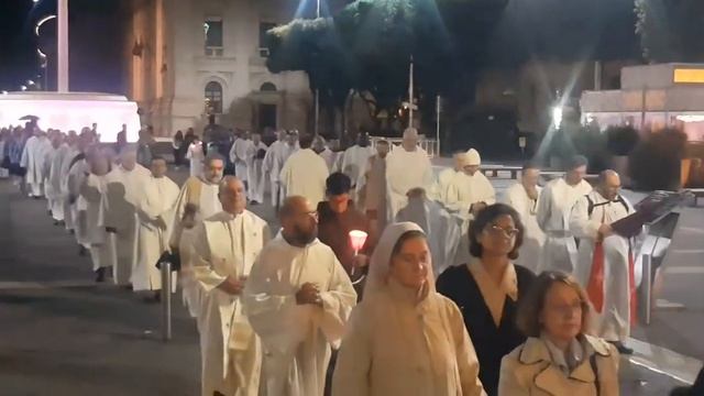 Terni, la processione del Corpus Domini смотреть онлайн